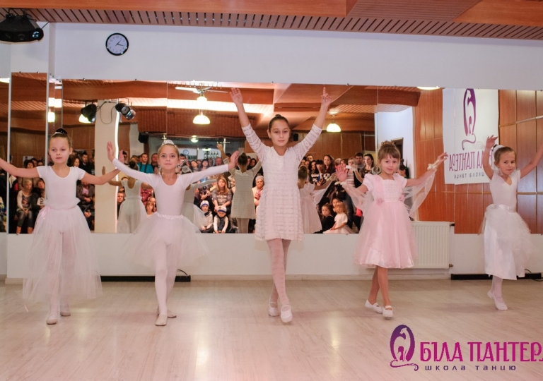 Виступ з танців для дітей